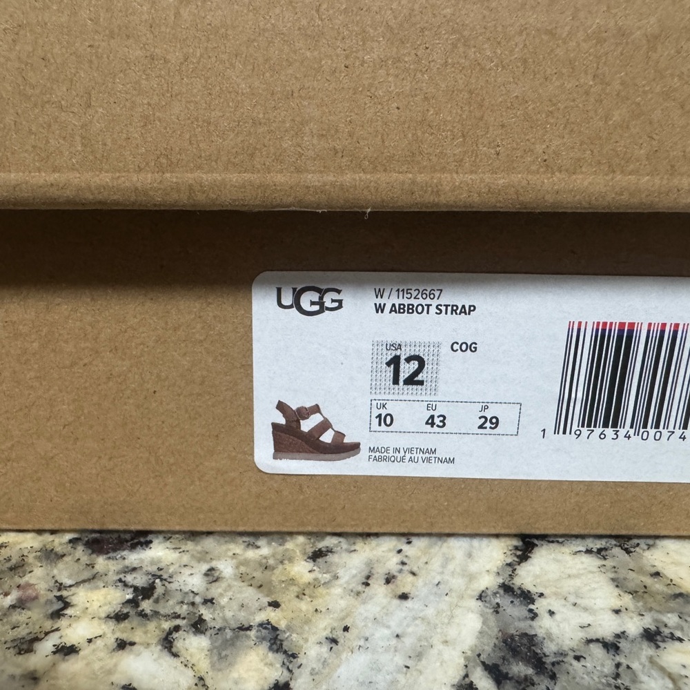 UGG Kids W Abbot Strap Sandal in Cognac Brown